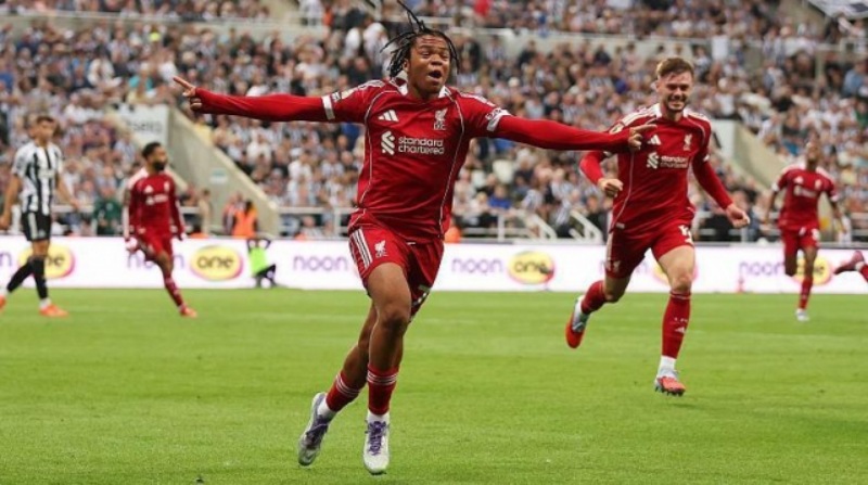 Cầu thủ trẻ Rio Ngumoha thiết lập kỷ lục mới tại Premier League